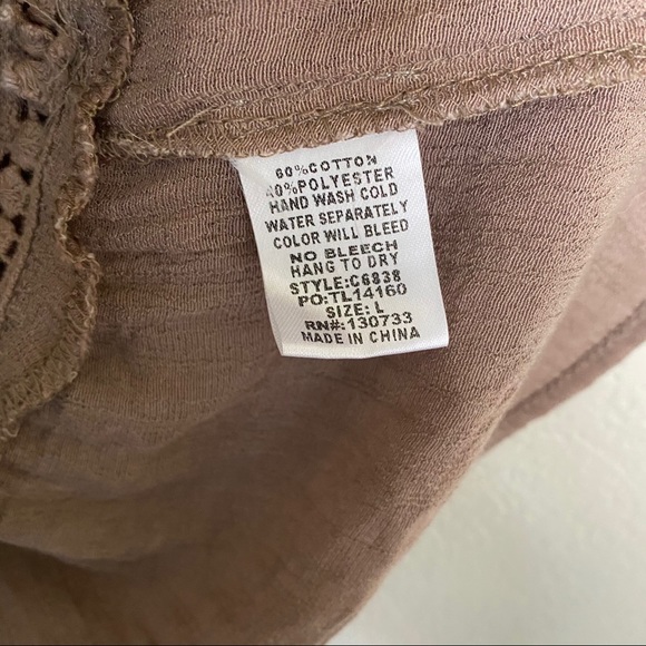 Cropped open shoulder Taupe tank top - Picture 5 of 5